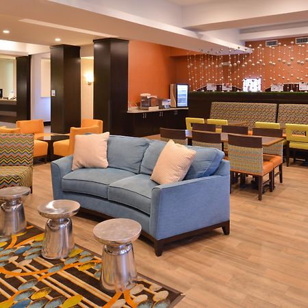 Holiday Inn Express & Suites Austin South By Ihg Exterior photo
