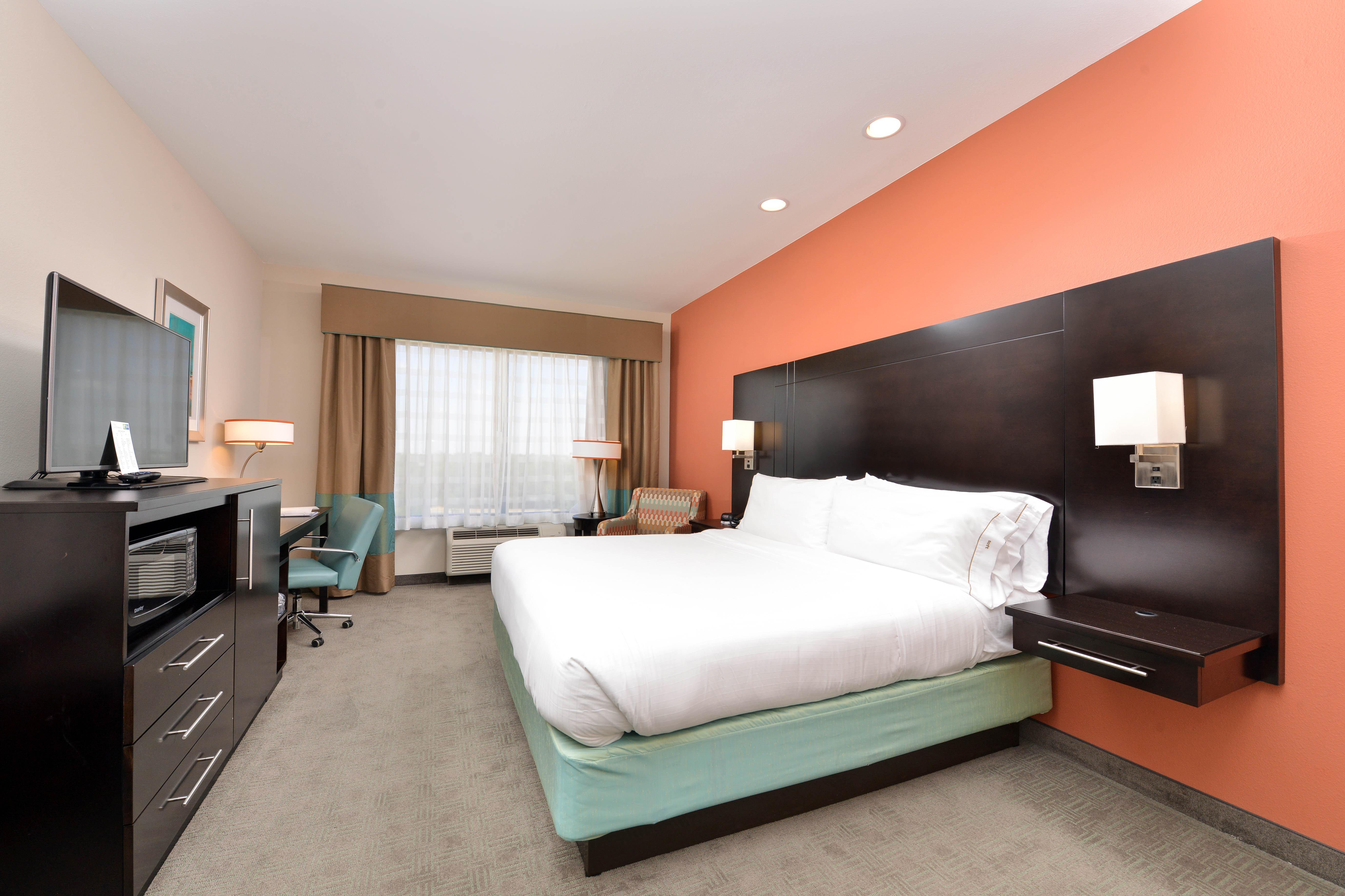 Holiday Inn Express & Suites Austin South By Ihg Exterior photo